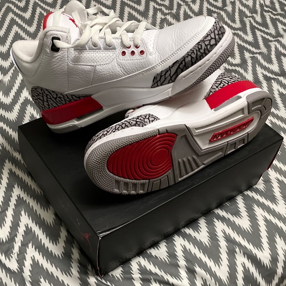 Jordan Other - Jordan 3 Retro. white/Fire 🔥 Red-cement grey. Size 9.5. LIKE NEW.